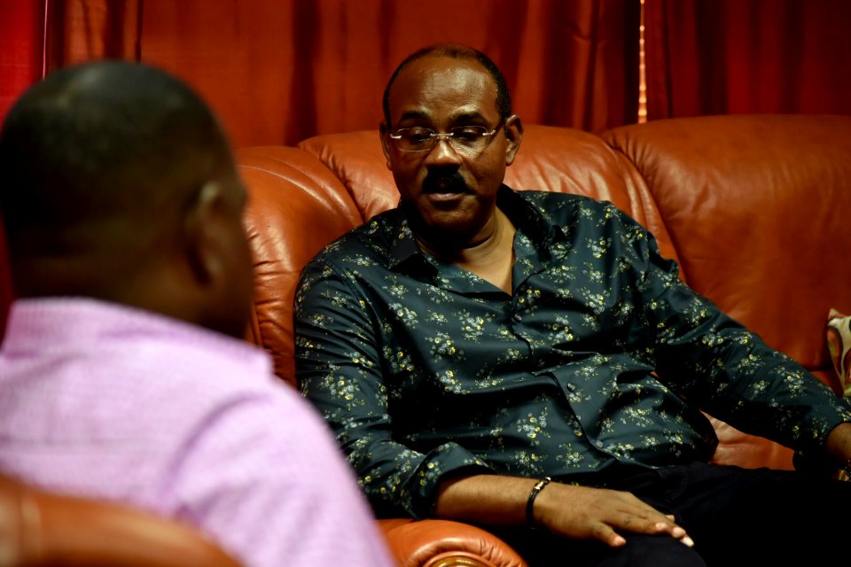 Meeting with PM Gaston Browne (36764147103)