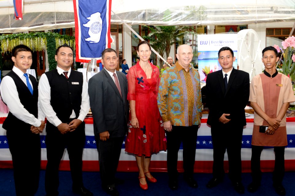 Mereka yang Turut Mendukung Perayaan Hari Kemerdekaan AS yang ke-242 (42511255294)
