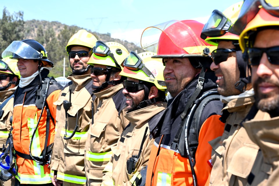 MINERA VALLE CENTRAL PONE A DISPOSICIÓN EN LA REGIÓN DE O'HIGGINS BRIGADISTAS PARA COMBATIR INCENDIOS FORESTALES (50397014128)