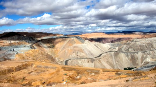 Mine Pit Center (8669077689)