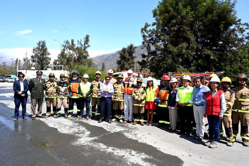 MINERA VALLE CENTRAL PONE A DISPOSICIÓN EN LA REGIÓN DE O'HIGGINS BRIGADISTAS PARA COMBATIR INCENDIOS FORESTALES (50397704316)