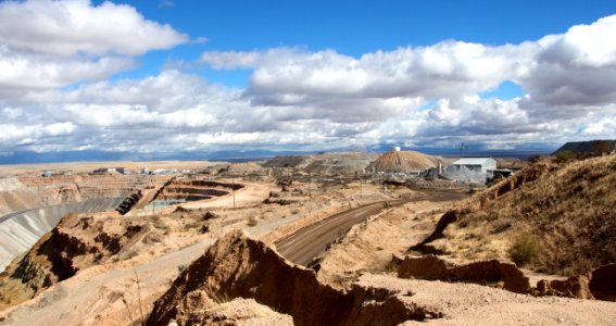 Mine Pit Right (8669076843)