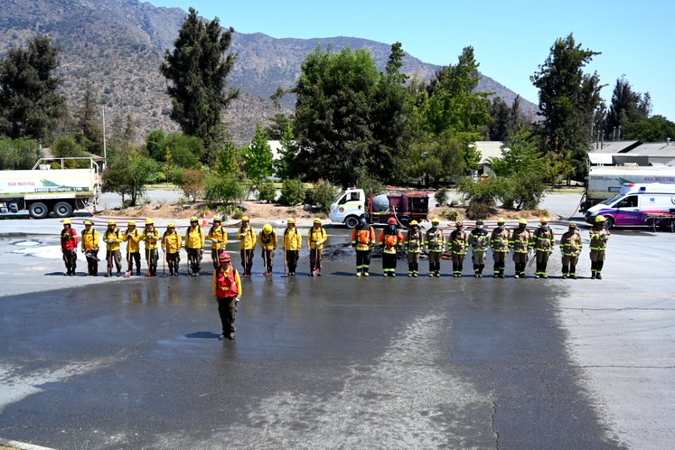 MINERA VALLE CENTRAL PONE A DISPOSICIÓN EN LA REGIÓN DE O'HIGGINS BRIGADISTAS PARA COMBATIR INCENDIOS FORESTALES (50397018133)