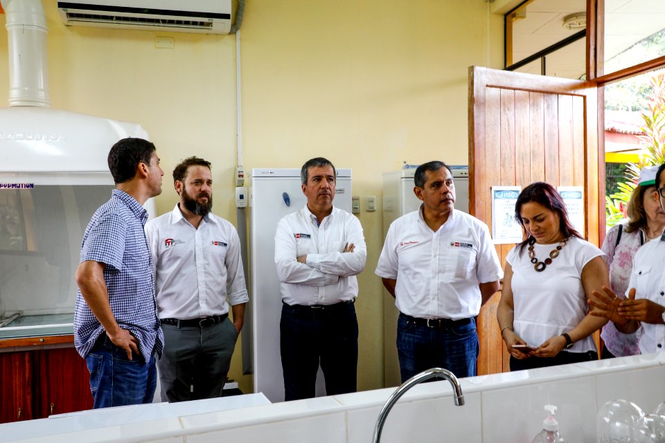 Ministro de la Producción Raúl Pérez - Reyes visita empresas de asistencia pública CITE Productivo (42642127270)