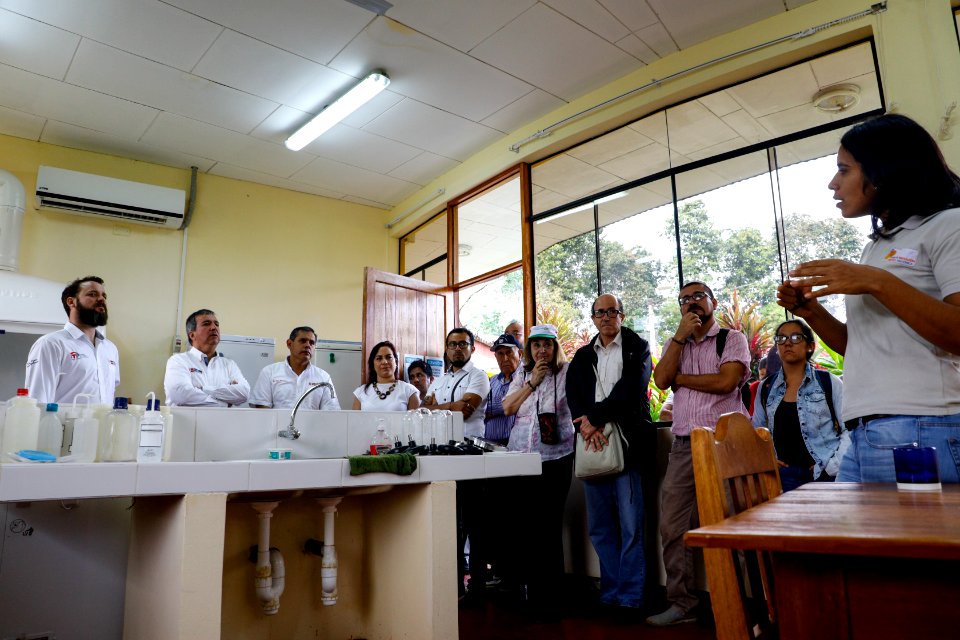 Ministro de la Producción Raúl Pérez - Reyes visita empresas de asistencia pública CITE Productivo (44451120111)