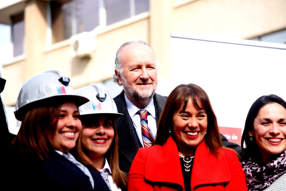 MINISTRO ENCABEZA INAUGURACIÓN FERIA MINERÍA Y EDUCACIÓN (43647884884)