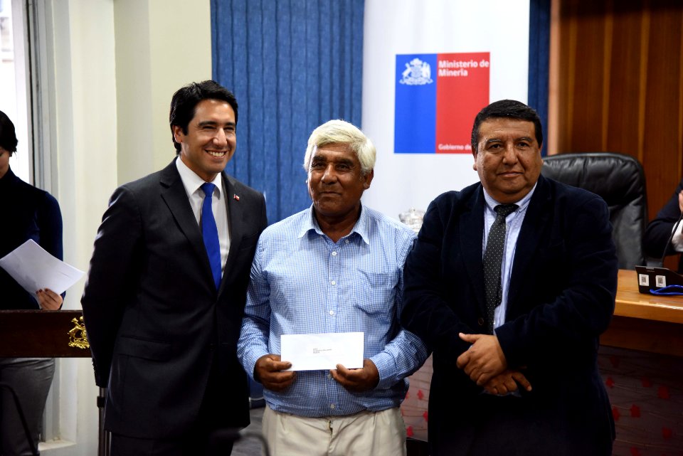 MINISTRO PROKURICA ENCABEZA ENTREGA DE FONDOS PAMMA PARA PEQUEÑOS MINEROS DE LA REGIÓN DE ATACAMA (43135478700)