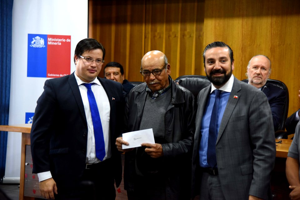 MINISTRO PROKURICA ENCABEZA ENTREGA DE FONDOS PAMMA PARA PEQUEÑOS MINEROS DE LA REGIÓN DE ATACAMA (31075678578)