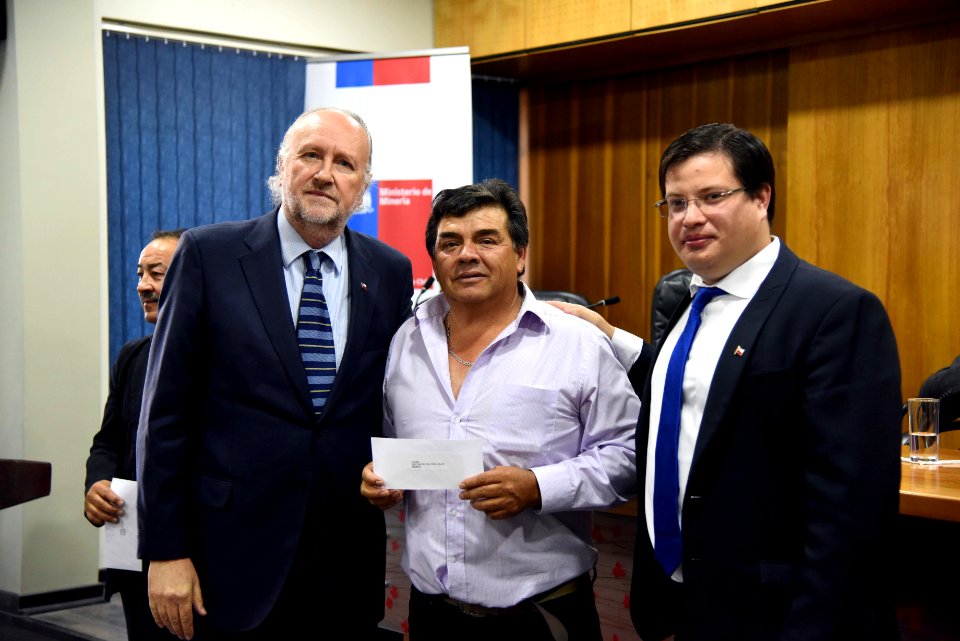 MINISTRO PROKURICA ENCABEZA ENTREGA DE FONDOS PAMMA PARA PEQUEÑOS MINEROS DE LA REGIÓN DE ATACAMA (43135474700)
