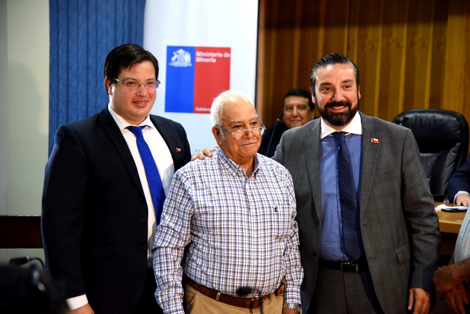 MINISTRO PROKURICA ENCABEZA ENTREGA DE FONDOS PAMMA PARA PEQUEÑOS MINEROS DE LA REGIÓN DE ATACAMA (43135481710)