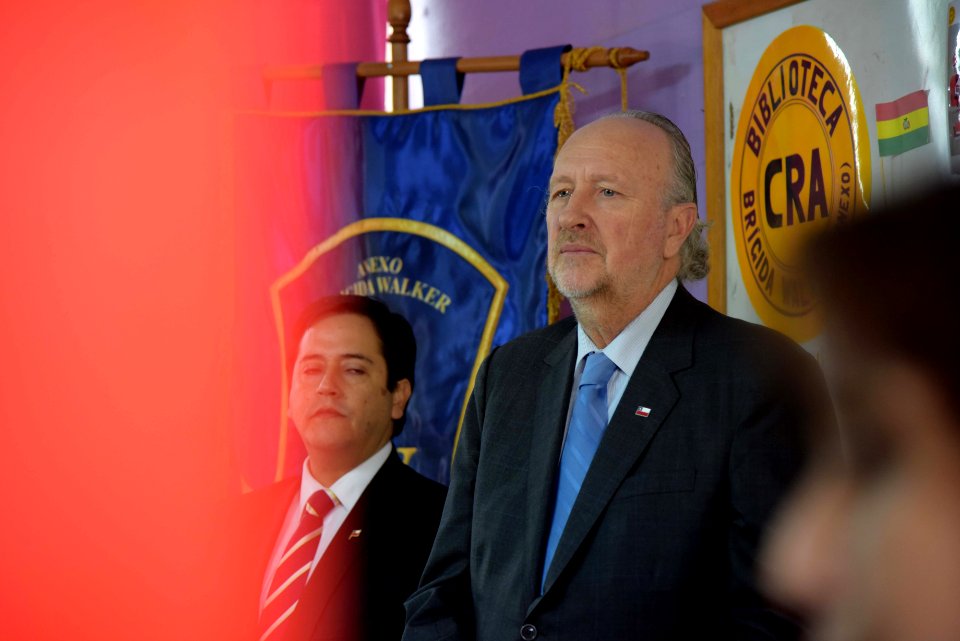 MINISTRO PROKURICA ENSEÑA USOS DEL COBRE EN ESCUELA BRIGIDA WALKER DE ÑUÑOA (43151024922)