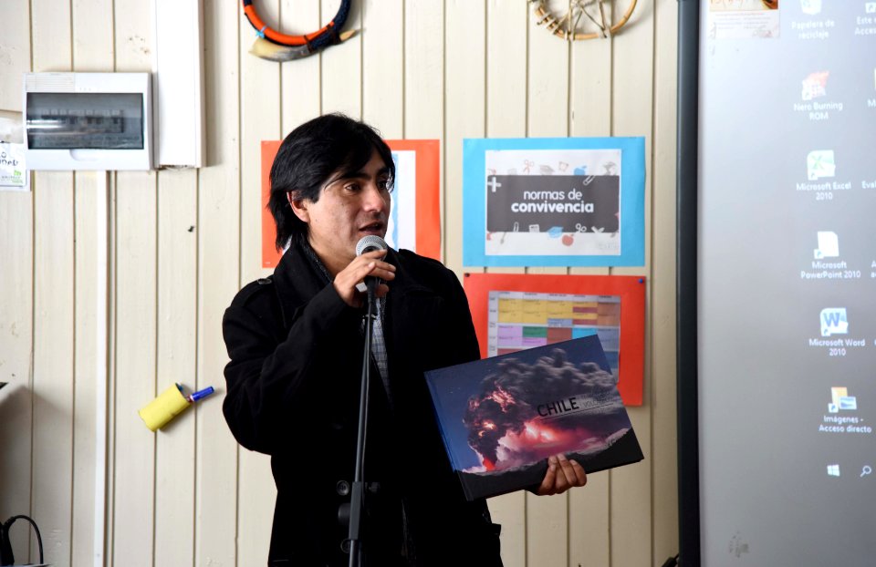 MINISTRO PROKURICA REALIZA TALLER DE MINERÍA Y VULCANOLOGÍA EN ESCUELAS DE LONQUIMAY Y MITRAUQUEN, REGIÓN DE TEMUCO. (41070276410)
