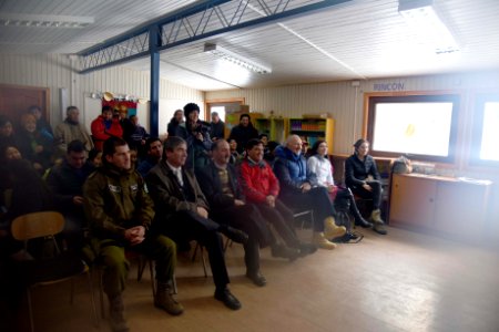 MINISTRO PROKURICA REALIZA TALLER DE MINERÍA Y VULCANOLOGÍA EN ESCUELAS DE LONQUIMAY Y MITRAUQUEN, REGIÓN DE TEMUCO. (41980121615)