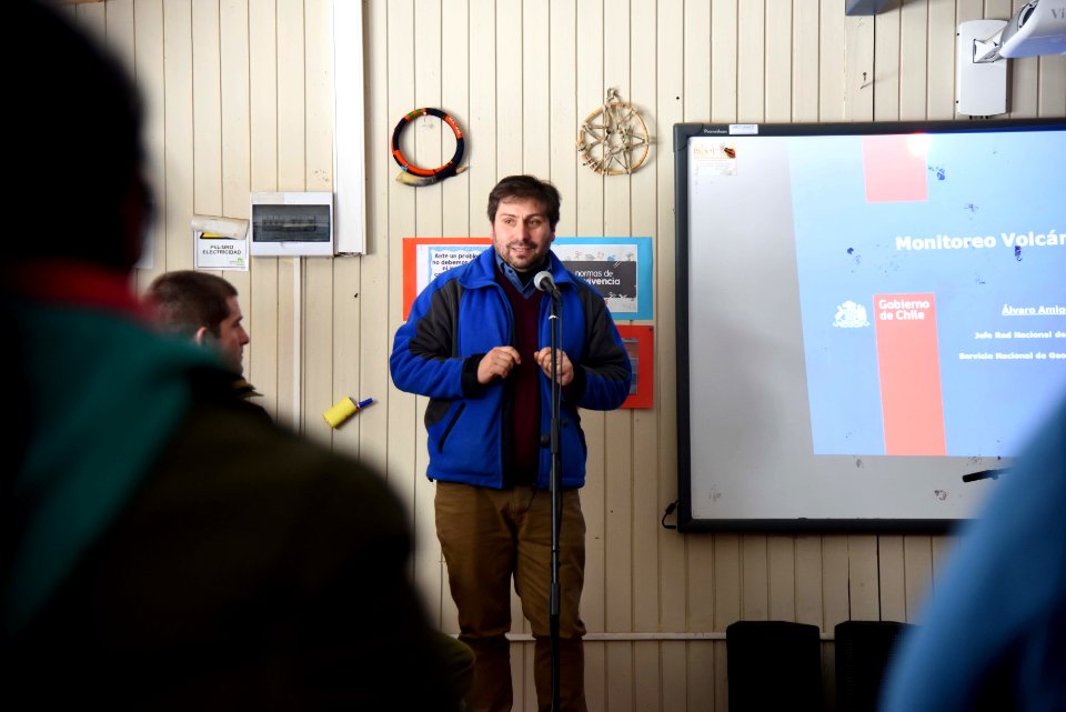 MINISTRO PROKURICA REALIZA TALLER DE MINERÍA Y VULCANOLOGÍA EN ESCUELAS DE LONQUIMAY Y MITRAUQUEN, REGIÓN DE TEMUCO. (42162271784)