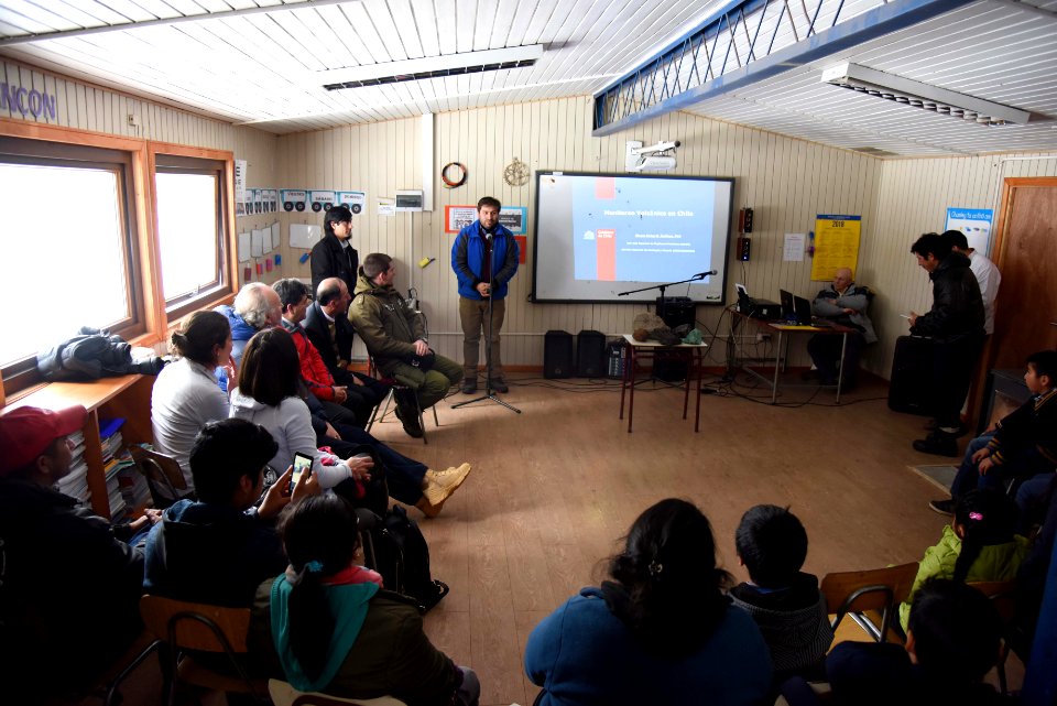 MINISTRO PROKURICA REALIZA TALLER DE MINERÍA Y VULCANOLOGÍA EN ESCUELAS DE LONQUIMAY Y MITRAUQUEN, REGIÓN DE TEMUCO. (41070282020)