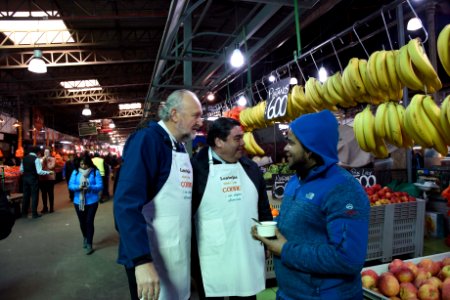 MINISTRO PROKURICA SORPRENDE A TRABAJADORES DE LA VEGA CON UNA LENTEJADA (30060421288)