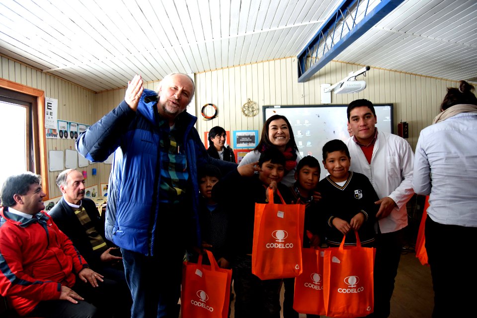 MINISTRO PROKURICA REALIZA TALLER DE MINERÍA Y VULCANOLOGÍA EN ESCUELAS DE LONQUIMAY Y MITRAUQUEN, REGIÓN DE TEMUCO. (42880273301)