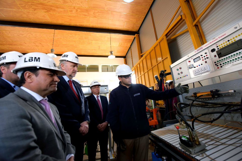 MINISTRO PROKURICA VISITA LICEO MINERO JUAN PABLO II, DE LA REGIÓN DE TARAPACÁ (42582987294)