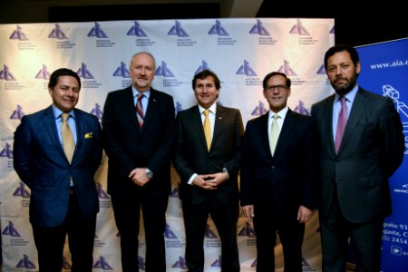 MINISTRO PROKURICA Y SUBSECRETARIO TERRAZAS PARTICIPAN EN CENA ANUAL AIA 2018 (27802907847)
