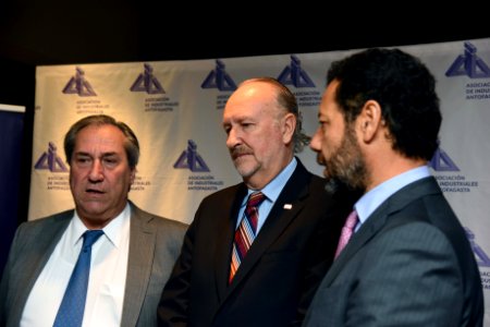 MINISTRO PROKURICA Y SUBSECRETARIO TERRAZAS PARTICIPAN EN CENA ANUAL AIA 2018 (27802912257)