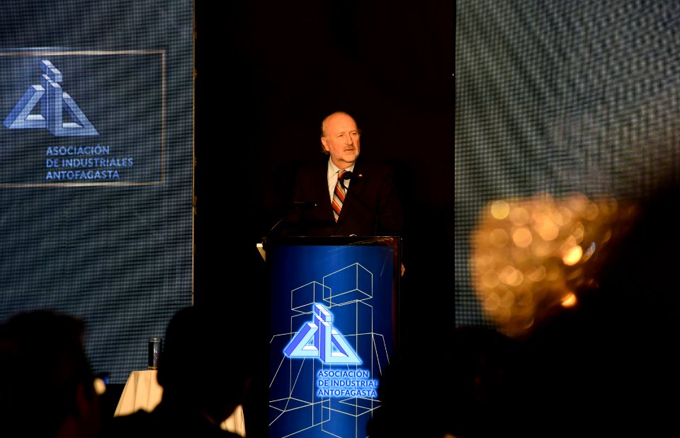 MINISTRO PROKURICA Y SUBSECRETARIO TERRAZAS PARTICIPAN EN CENA ANUAL AIA 2018 (41771848775)