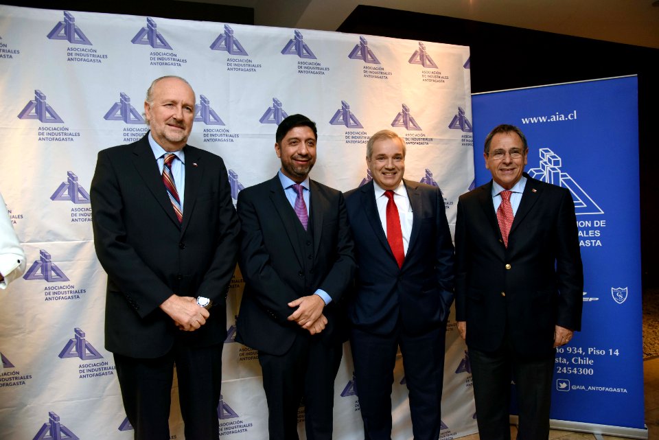 MINISTRO PROKURICA Y SUBSECRETARIO TERRAZAS PARTICIPAN EN CENA ANUAL AIA 2018 (27802909107)