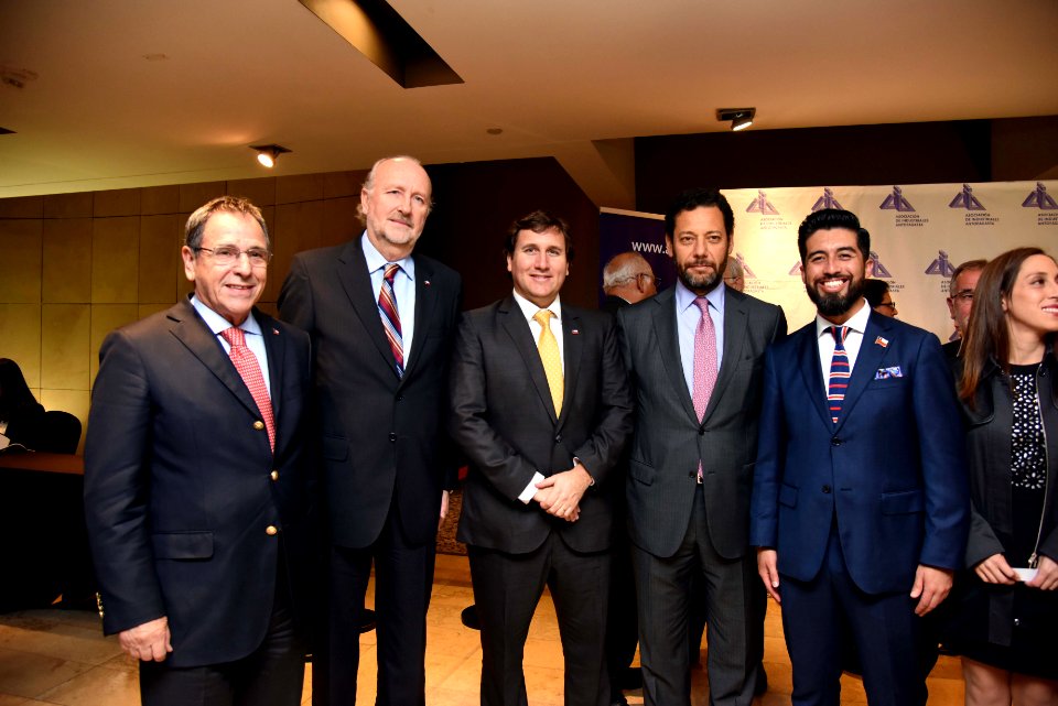 MINISTRO PROKURICA Y SUBSECRETARIO TERRAZAS PARTICIPAN EN CENA ANUAL AIA 2018 (28798238678)