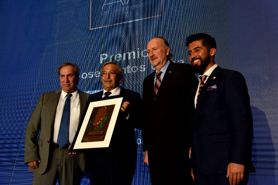 MINISTRO PROKURICA Y SUBSECRETARIO TERRAZAS PARTICIPAN EN CENA ANUAL AIA 2018 (27802895687)