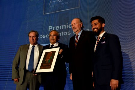 MINISTRO PROKURICA Y SUBSECRETARIO TERRAZAS PARTICIPAN EN CENA ANUAL AIA 2018 (27802895687)