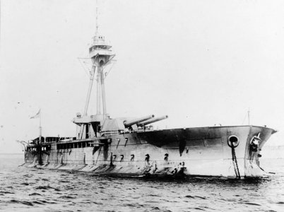 Moniter HMS Abarcrombie in 1915, her 14 inch guns, manufactured in the United States, were originally intended for the Greek battle cruiser SALAMIS. (51035386541)