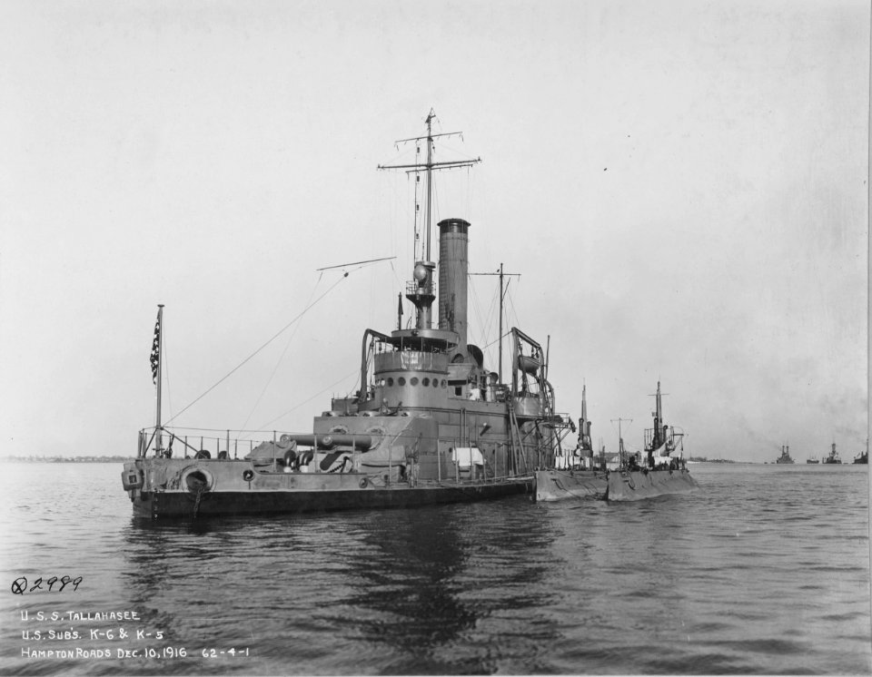 Monitor USS Tallahassee with K-5 (SS-36) and K-6 (SS-37) alongside near Hampton Roads, 10 December 1916. (48379780287)