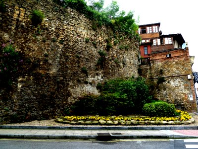 Muralla de Oviedo (14614899509)