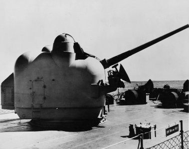 New 5 inch 54 caliber streamlined gun mount Note the position of the pointer and trainer on top this new 5 inch 54 caliber streamlined gun mount. (51118151718)