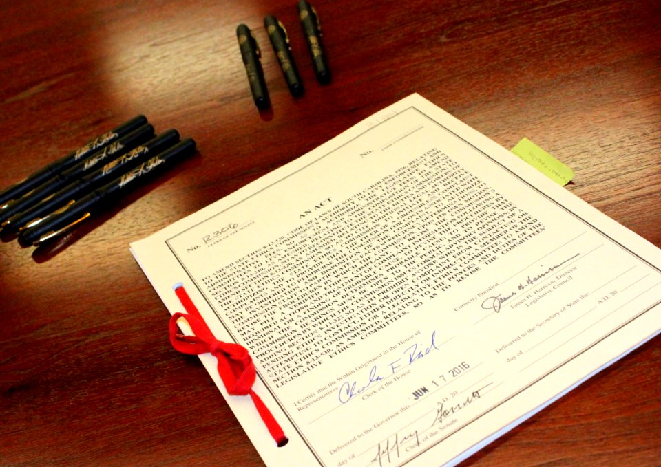 Nikki Haley Bill Signings- Ethics Reform & Independent Investigations (27788549141)