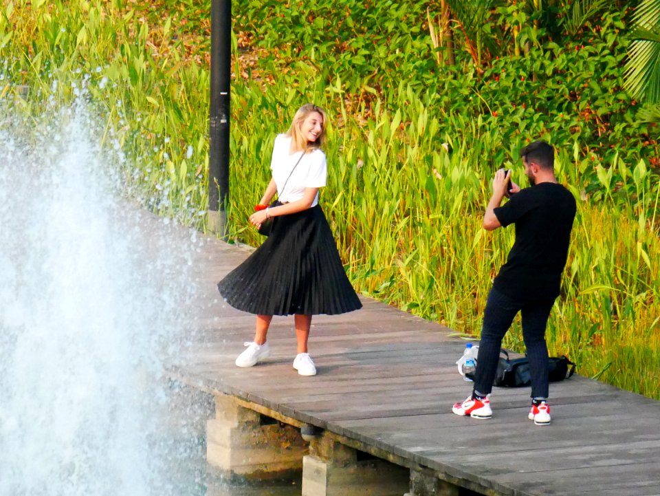 No fireworks, but shooting water for a lively photoshoot - Flickr - GeorgeTan ^2...thanks for millionth support