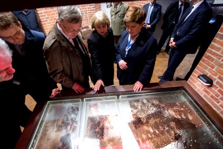 Obchody Dnia Pamięci Ofiar Zbrodni Katyńskiej z udziałem premier Szydło (26135377480)
