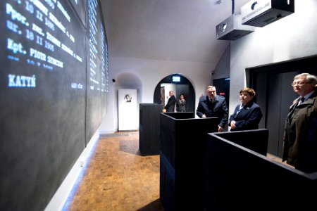 Obchody Dnia Pamięci Ofiar Zbrodni Katyńskiej z udziałem premier Szydło (26135377550)