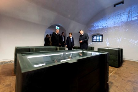 Obchody Dnia Pamięci Ofiar Zbrodni Katyńskiej z udziałem premier Szydło (26382305306)