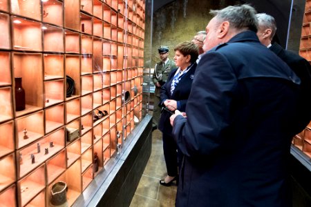 Obchody Dnia Pamięci Ofiar Zbrodni Katyńskiej z udziałem premier Szydło (26342046571)