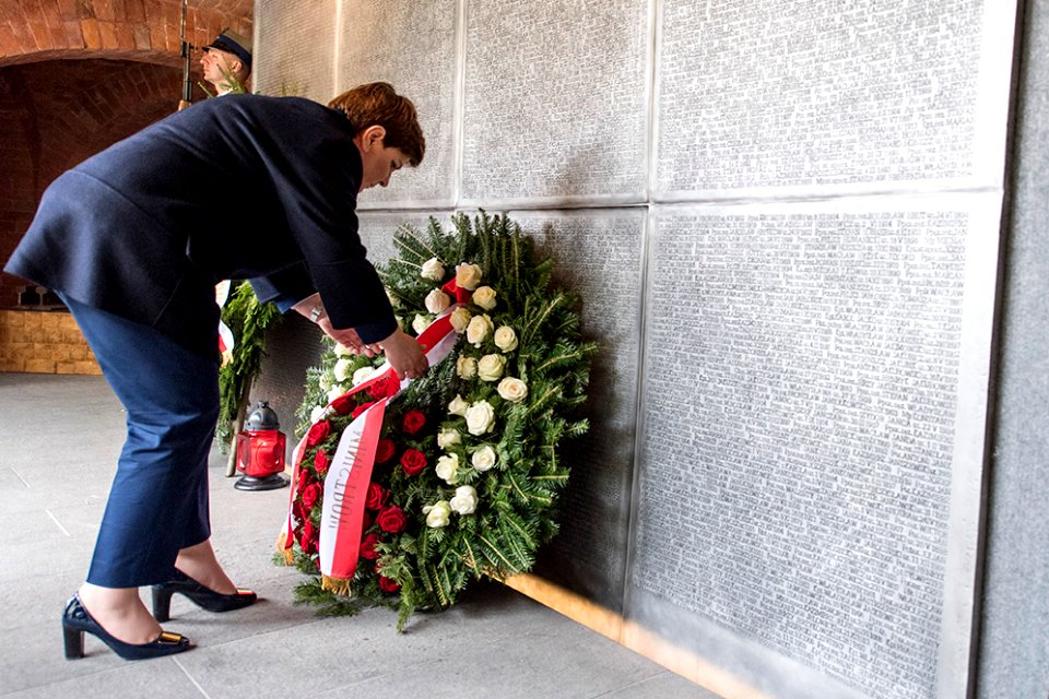 Obchody Dnia Pamięci Ofiar Zbrodni Katyńskiej z udziałem premier Szydło (26408225685)
