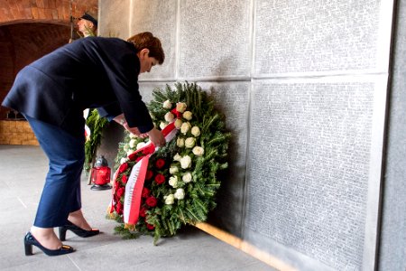 Obchody Dnia Pamięci Ofiar Zbrodni Katyńskiej z udziałem premier Szydło (26408225685)