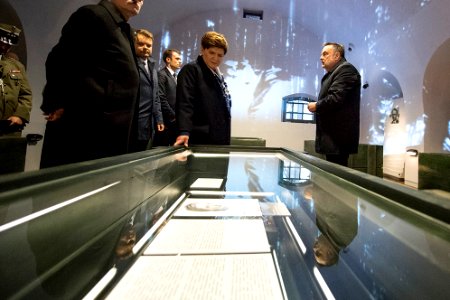 Obchody Dnia Pamięci Ofiar Zbrodni Katyńskiej z udziałem premier Szydło (26315891522)