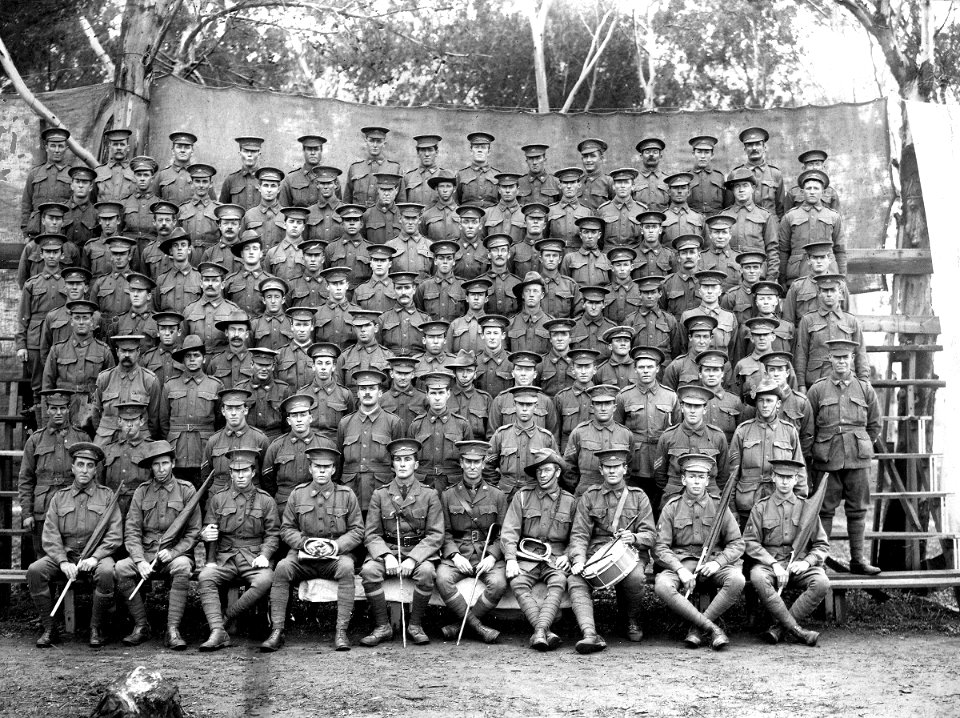 Officers and men of the 32nd Battalion, c1917 (27173806366)