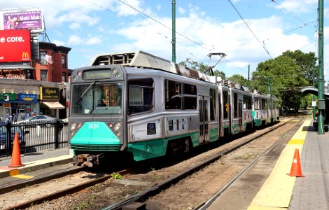 Outbound train at Cleveland Circle station, June 2012 photo