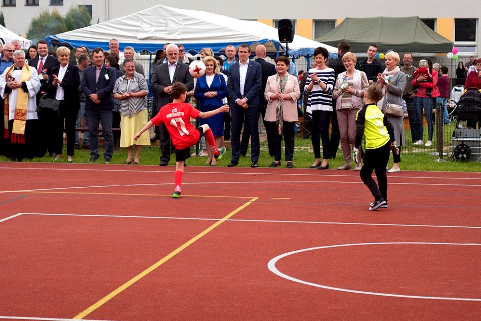 Otwarcie boiska sportowego w Przecieszynie