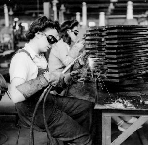 Oxy welding part of ammunition boxes, 1943 (27292023412)