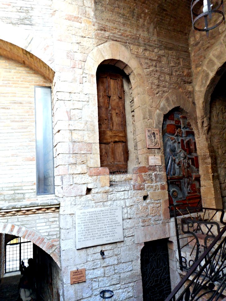 Paternal house with original wooden door (12th century) of Saint Francis at Assisi (22324485345)