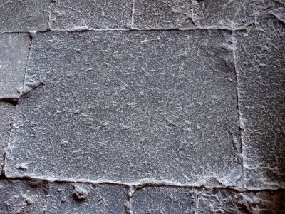 Pierres au sol de l'église St-Blaise, Apchon, Cantal