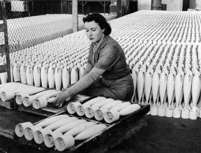 Stacking practice bombs, 1943 (26782556644)