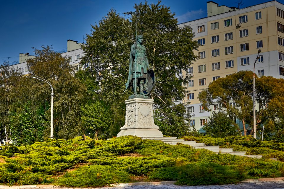 Statue (44332365581)